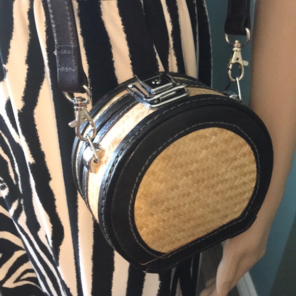 Handbags - Round canteen style purse